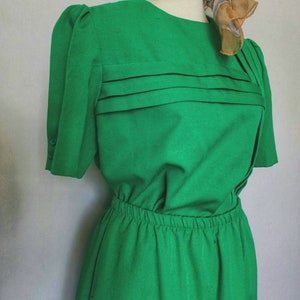 Vintage 1970's Checkaberry Solid Green Peplum Short Sleeve Skirt Suit Set image 4