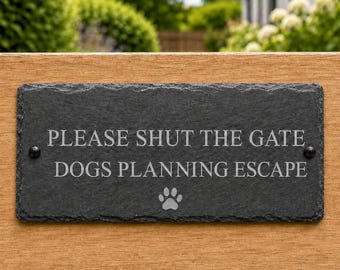 Please Shut The Gate Dogs Planning Escape Sign, Dog Running Free Engraved Slate Plaque, Outdoor Garden Fence Warning Signs, Pet Owner Gift