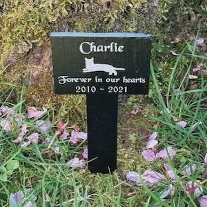 Personalised Cat Memorial Plaque – Small Engraved Grave Marker Stone with Stake – Outdoor Pet Loss Tribute Gift for Garden Plant Pot Grave