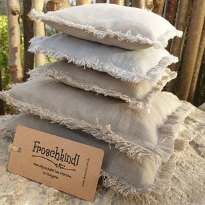 Stone pine pillow made of OEKO-TEX linen with fringes, 15 x 20 cm, filled with pure, natural stone pine flakes from our own production. The perfect gift!