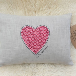 Stone pine pillow made of OEKO-TEX linen with a heart appliqué, approx. 20 x 30 cm. Personalization available, the ideal gift for any occasion!