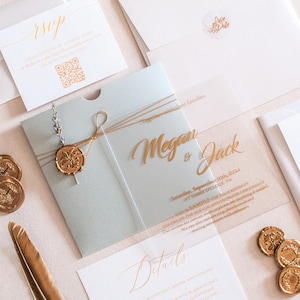 Inviti di nozze in acrilico con RSVP in verde salvia / Inviti trasparenti personalizzati per matrimoni e biglietti con dettagli eleganti