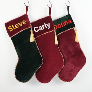 Medias navideñas de terciopelo personalizadas con borlas colgantes/Medias de terciopelo personalizadas con nombres, decoración de chimenea Medias con monograma personalizadas