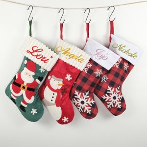Personalisierte Weihnachtsstrümpfe - Kundenspezifische Strümpfe mit Namen - Gestickter Weihnachtsstrumpf mit Familiennamen für Kamin-Dekoration