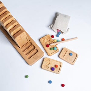 Montessori 1 to 10 number learning, counting and tracing math set. Included accessories.