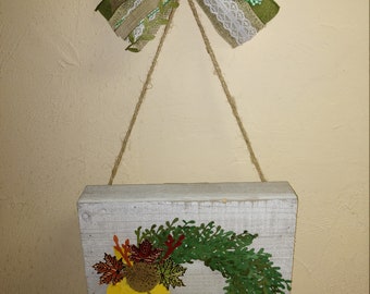 Seasonal Paper Wreath Hanging