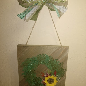 Seasonal Paper Wreath Hanging image 1