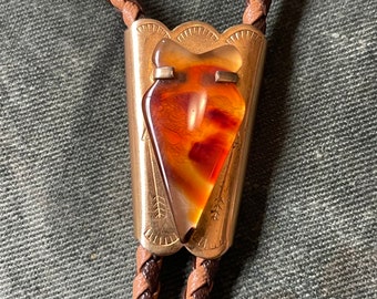 Vintage Agate Arrowhead Bolo Tie -- western wear- boho, cowboy, cowgirl, ranchwear, Native, Indigenous