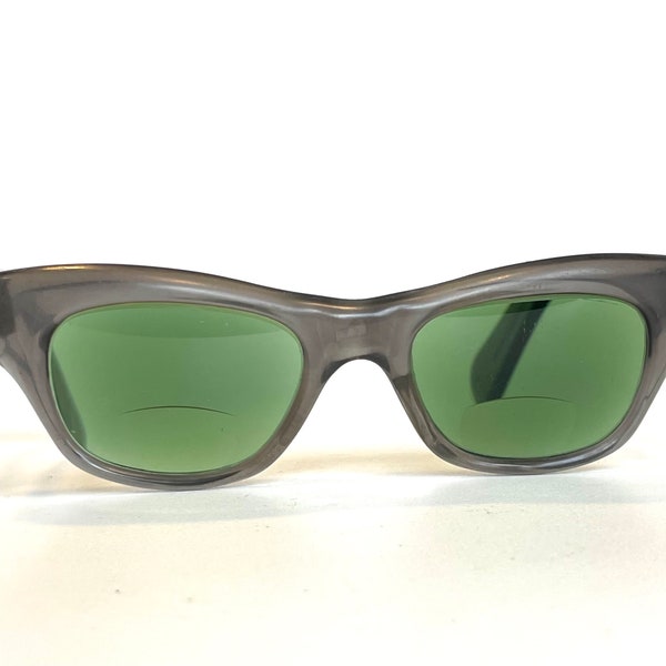 True Vintage Women’s 1950’s French Sunglasses, Gray translucent frames and green lenses- Hollywood- ladies sunglasses - Rockabilly, France