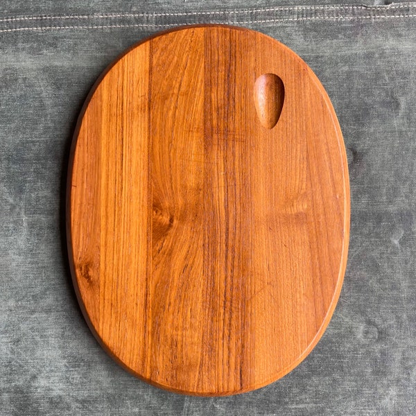 Dansk Vivianna Oval Teak Cheese / Cutting / Charcuterie / Bread Board - by Vivianna Torun Bülow-Hübe. Denmark - Danish Modern