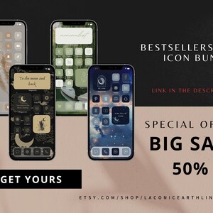 Op de afbeelding: Vier smartphones met app-icoonbundels met verschillende thema's. E&eacute;n telefoon toont beige iconen, een andere groene en een derde met een nachthemelthema. De vierde telefoon heeft een zwart-goud thema. Tekst luidt "BESTSELLERS APP ICON BUNDLE" en "BIG SALE 50% OFF."