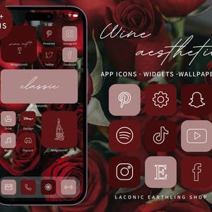 Może przedstawiać: Ekran telefonu wyświetlający kolekcję ikon aplikacji i widgetów w estetyce wina. Ikony są w czerwono-białej kolorystyce z klasycznym i nowoczesnym designem. Tekst "Wine aesthetic" jest wyświetlany u góry ekranu, wraz z tekstem "APP ICONS - WIDGETS - WALLPAPERS". Tło ekranu telefonu to rozmyte zdjęcie czerwonych róż.