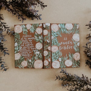 Hand Painted Regular Bible - Español RV1960