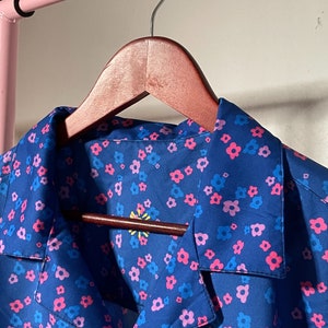 Bi Retro Daisy Button Up / Dezentes Bisexuell Pride Button Shirt