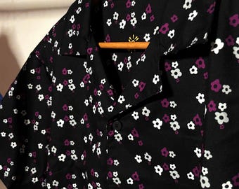 Camisa con botones retro de margaritas Ace / Camisa con botones sutiles del orgullo asexual