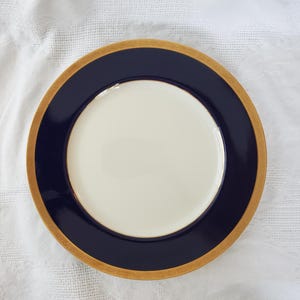 Mikasa &quot;Imperial Blue&quot; 12 In Chop Plate/Round Platter