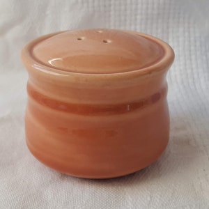 Metlox "Colorstax" 3-hole Salt/Pepper Shaker in Apricot