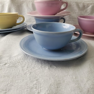 VINTAGE Vernon Kilns &quot;Modern California&quot; kopjes en schotels of individuele kopjes