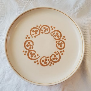 Sets of 4 VINTAGE Denby &quot;English Brown&quot; Scroll Pattern Dinner Plates with Ramshead Logo