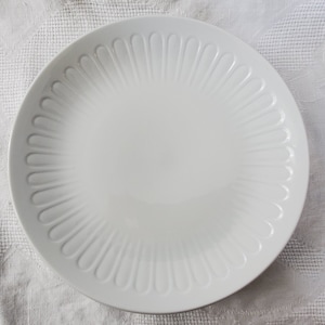 Henneberg Porzellan 1777 Plain White Scalloped Plates, Salad Plates, Bowls