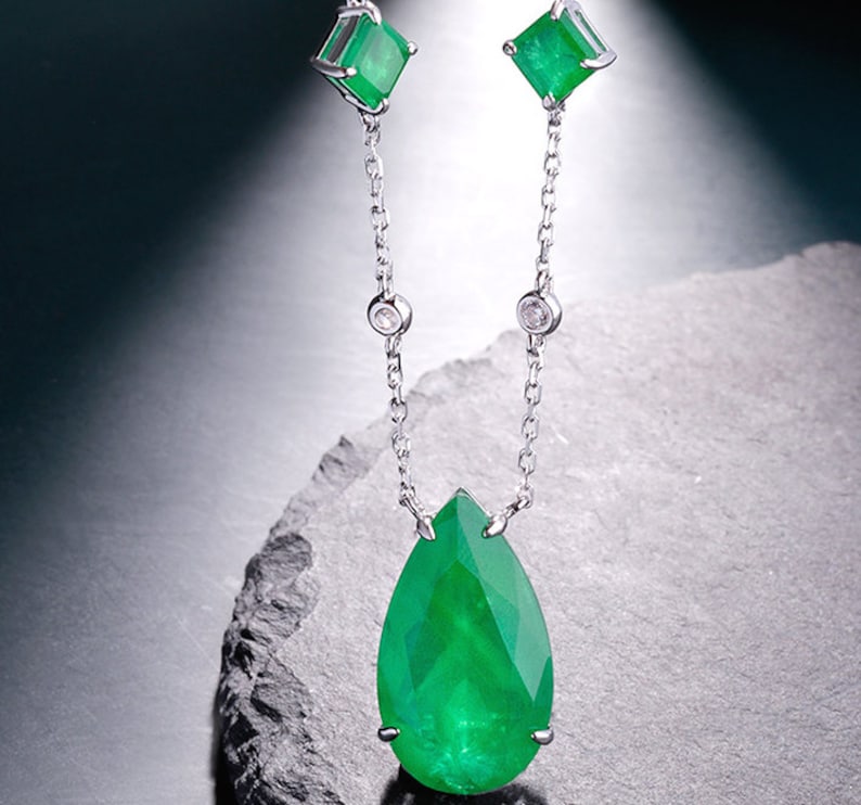 18K White Gold Plated S925 Sterling Silver Necklace Pendant Gifts For Her Stunning High Quality Imitation Emerald Necklace Pendant