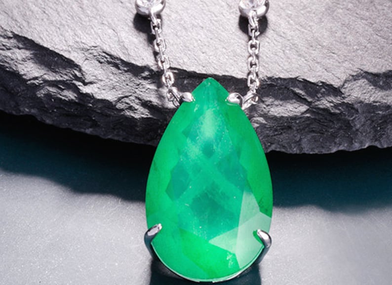 18K White Gold Plated S925 Sterling Silver Necklace Pendant Gifts For Her Stunning High Quality Imitation Emerald Necklace Pendant