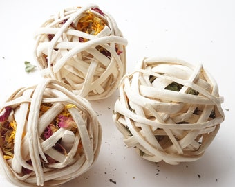 Bamboo Forage Bombs for Bunnies | Bamboo Forage Balls Toys | Enrichment for Rabbits, Guinea pigs, Chinchillas and other Small Pets