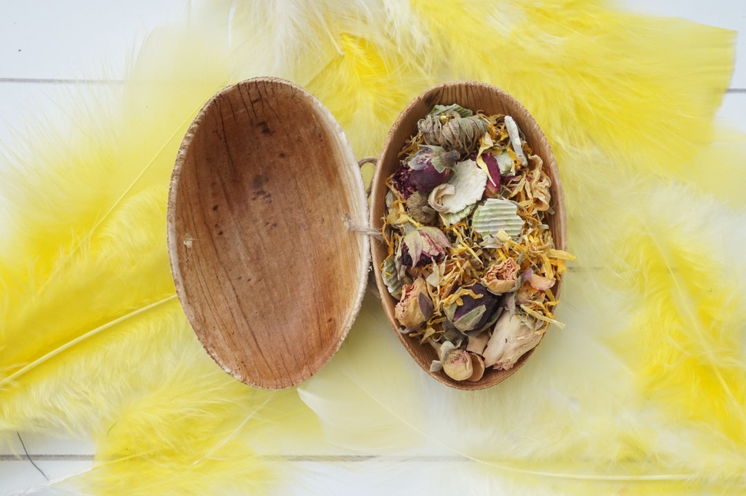 Easter Egg Bamboo Forage for Bunnies & Guinea Pigs Natural Safe Hay