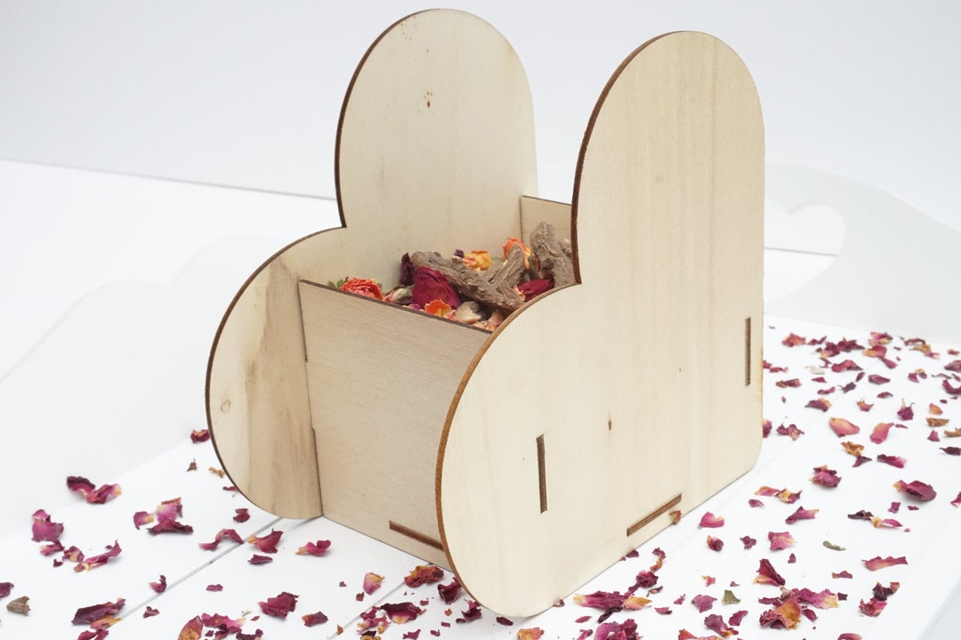 Valentine's Day 'be Mine' Forage Heart Box Holder With or Without Forage Forage for Rabbits