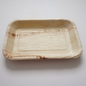 Palm Leaf Plate for Bunnies and Guinea Pigs | Natural Chew Toys for Small Pets | Rabbits, Chinchillas and other Small Pets