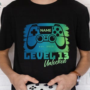Level 13 Unlocked Gamer Geburtstag PNG – Editierbare Canva Vorlage, Name & Jahr personalisierbar, Gaming Geburtstag Shirt Design