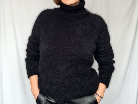 Angora zwarte gebreide trui met lange mouw en opstaande kraag. Warme wintertrui coltrui voor dames. Etsy Belgie