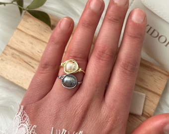Anello minimal perla filo acciaio, anello in perla di fiume rotonda , perla di fiume bianca o grigia naturale