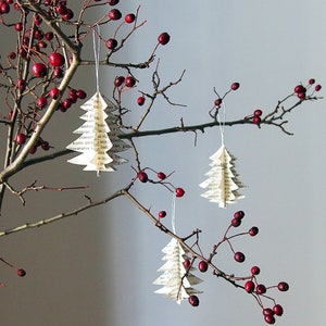 Ensemble de cinq décorations de Noël sur mesure, décoration de page de livre d'arbre de Noël, décoration de club de lecture, décorations en papier faites main