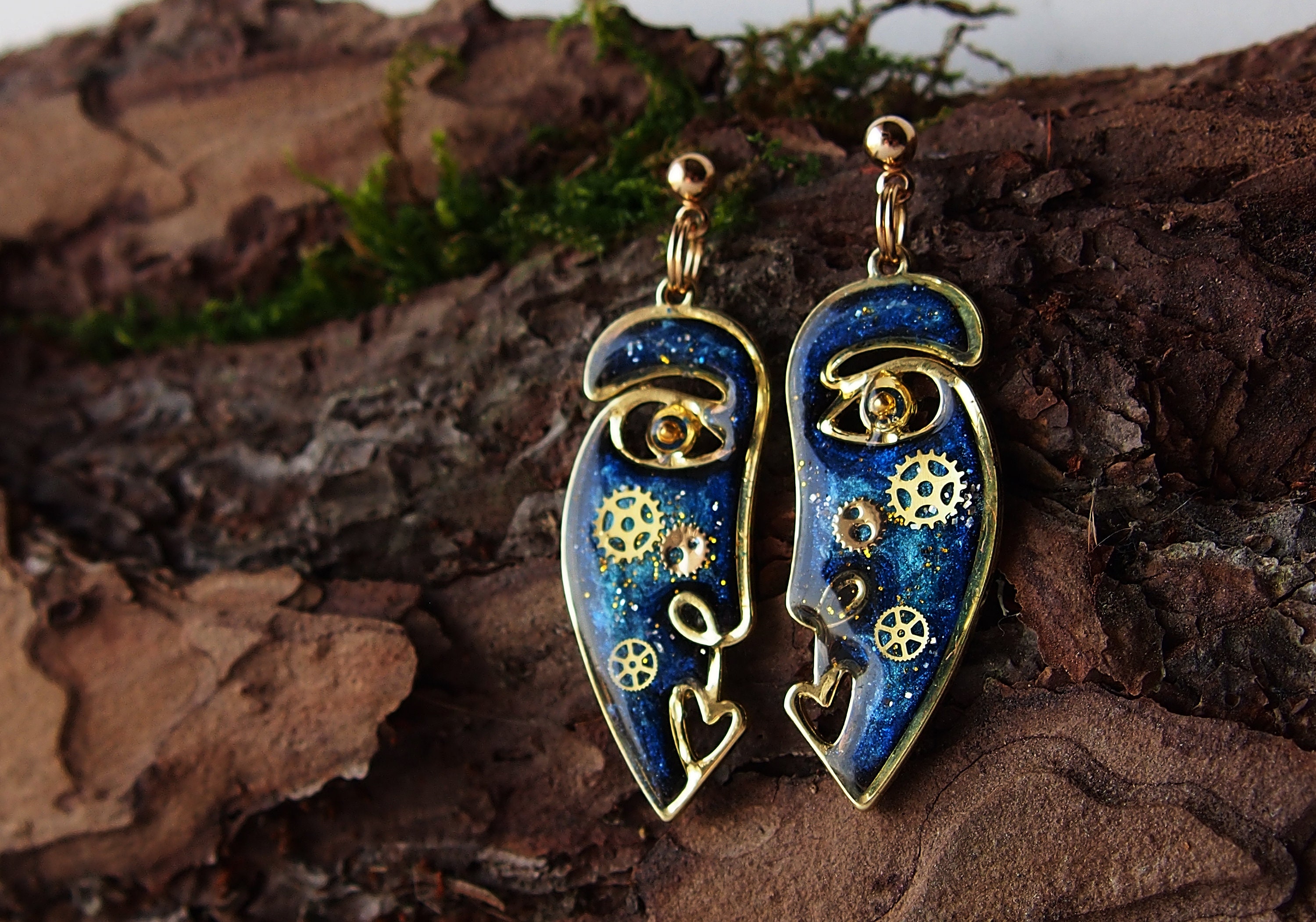 Gold wire face earrings new arrivals