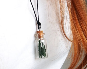 Collier mini bouteille avec Lycopodium, collier forêt enchantée, collier fiole en verre avec petit terrarium, collier petite bouteille