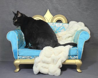 Luxury pet throne