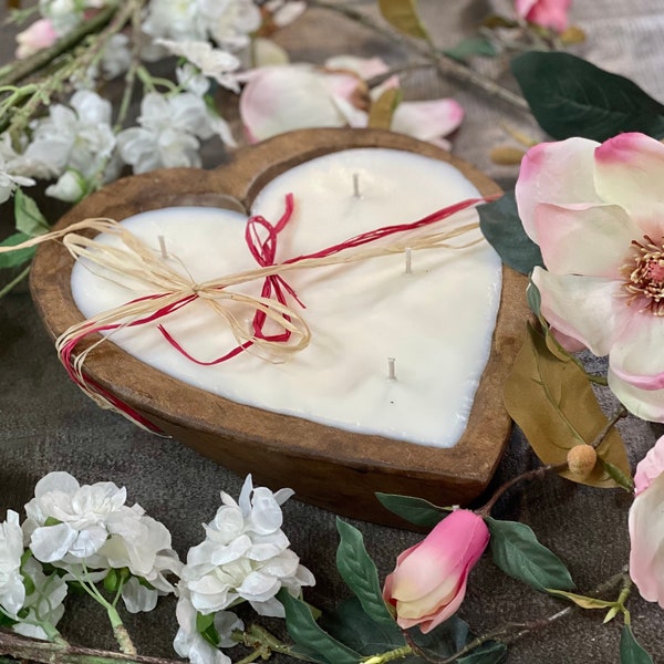 Candela di soia a forma di grande cuore in pasta