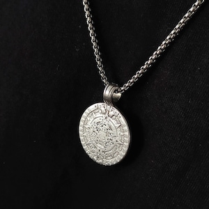 Azteekse kalender zilveren muntketting voor mannen / herenhanger / sterlingzilveren of roestvrijstalen ketting / cadeau voor hem / Maya-ketting