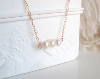 Freshwater pearl necklace / 14K gold vermeil delicate chain / Gold Raw Gemstone necklace / Dainty Tiny necklace
