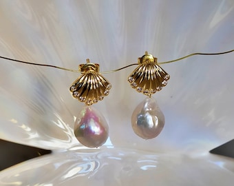 Thalassa / Seashell baroque pearl drop earrings / Bridal wedding earrings / Gold ivory big pearl Earrings