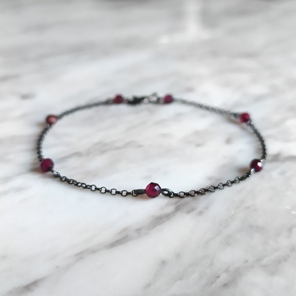 Artemis Dreaming / Dainty garnet black bracelet / black sterling silver chain / gothic witchy gemstone bracelet / 90s jewelry