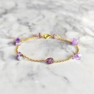 Selenophile / Raw amethyst bracelet / delicate gemstone chain / Gold raw gemstone bracelet / February birthstone jewelry