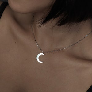 Lato notturno di Venere / collana con luna crescente in argento / gioielli gotici da strega in argento sterling / ciondolo semplice con luna