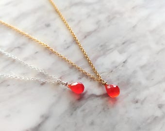 Collier en forme de larme en cornaline : or vermeil 14 carats, pierre de naissance en juillet