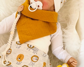 2tlg Baby Erstlings Set LÖWE Pumphose Mütze Lätzchen Hose Mitwachshose Neugeborenen Geschenk Geburt Neutral Unisex Taufe Senf