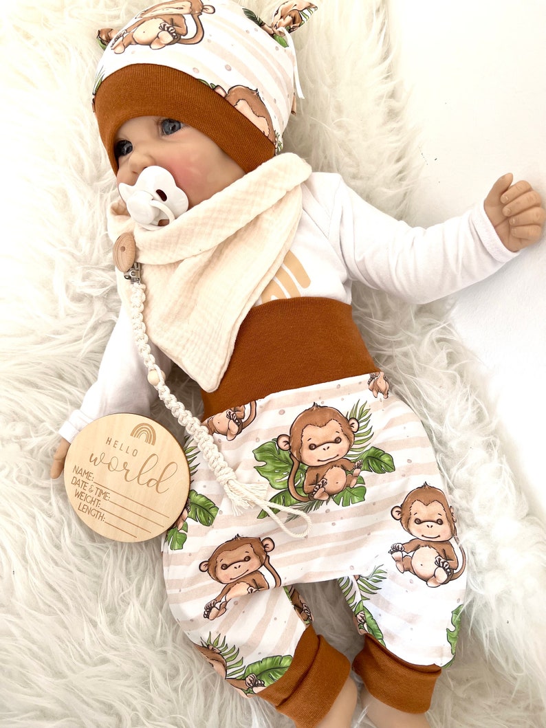 Baby Erstlings Set Äffchen creme Geschenk Geburt Pumphose Mütze Hose Mitwachshose Neugeborenen neutral Taufe Geschenkset Affe imagen 1