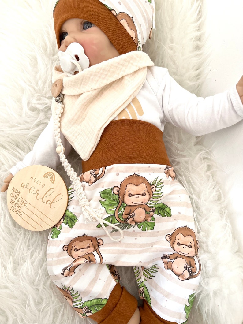 Baby Erstlings Set Äffchen creme Geschenk Geburt Pumphose Mütze Hose Mitwachshose Neugeborenen neutral Taufe Geschenkset Affe Bild 2