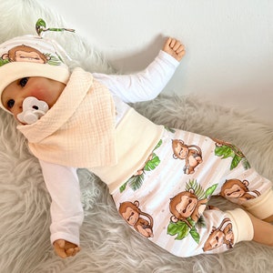 Baby Erstlings Set Äffchen creme Geschenk Geburt Pumphose Mütze Hose Mitwachshose Neugeborenen neutral Taufe Geschenkset Affe Bild 10