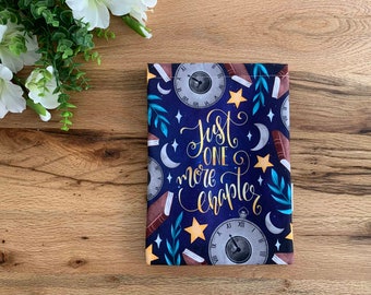 Buchhülle "Just one more chapter" von @catarinabooksdesign